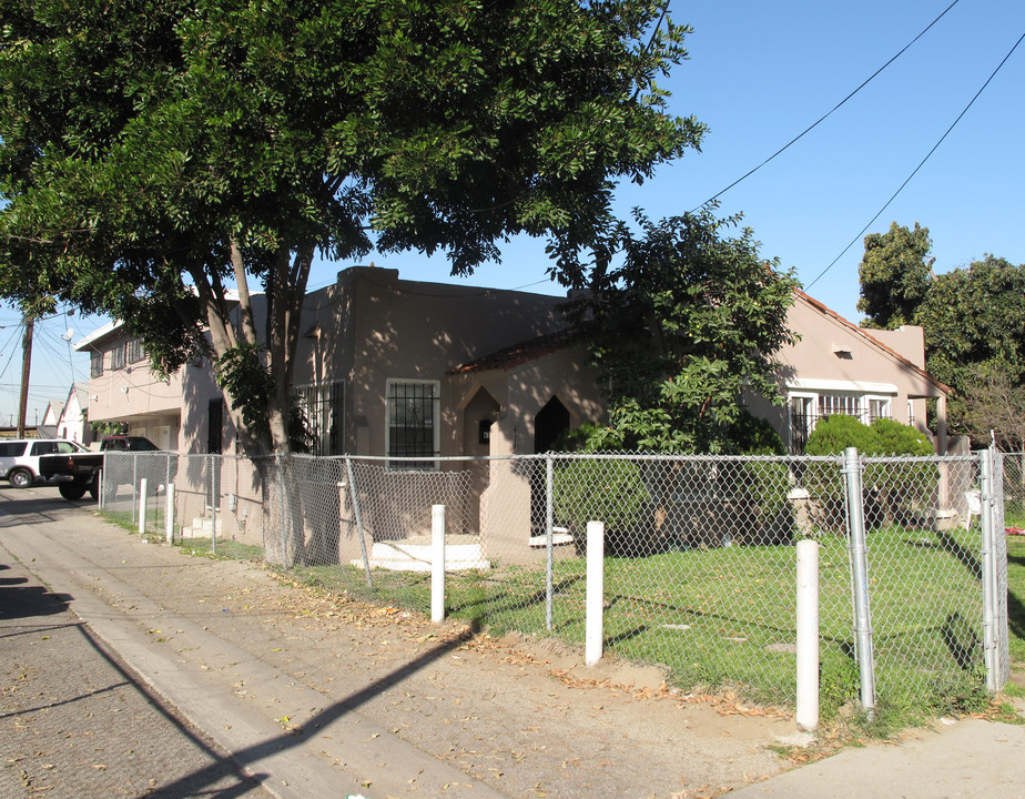 411 N Spring Ave in Compton, CA - Foto de edificio