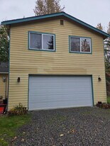 1394 Hunsicker Rd in Bellingham, WA - Building Photo