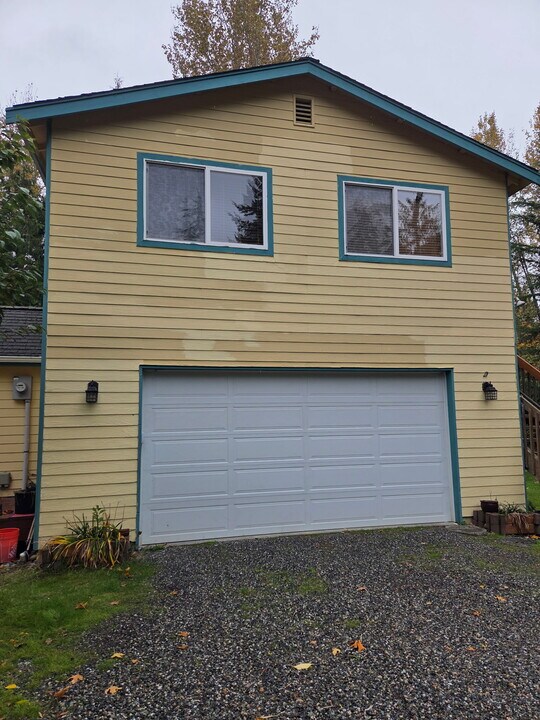 1394 Hunsicker Rd in Bellingham, WA - Building Photo