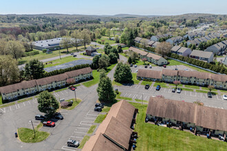 Meadows at Tolland Condominiums in Tolland, CT - Building Photo - Building Photo