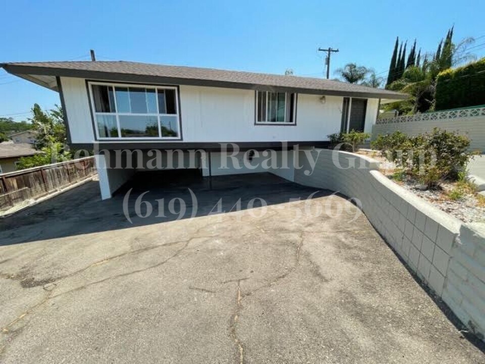 1942 S Broadway in Escondido, CA - Building Photo