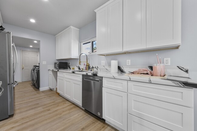 341 E 91st St in Los Angeles, CA - Building Photo - Building Photo