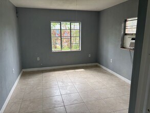 1236 Peak Rd in Lantana, FL - Building Photo - Building Photo