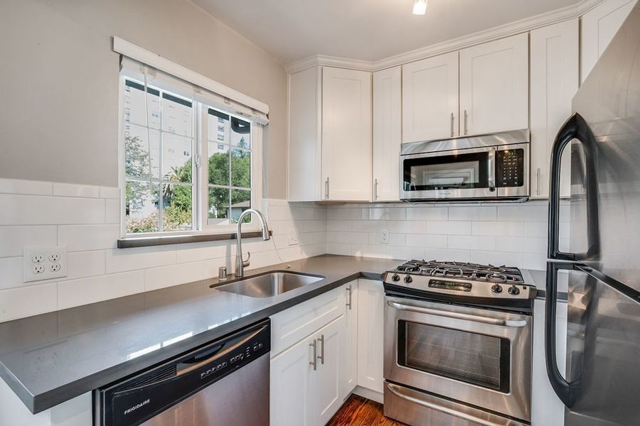 169 Alma St in Palo Alto, CA - Building Photo