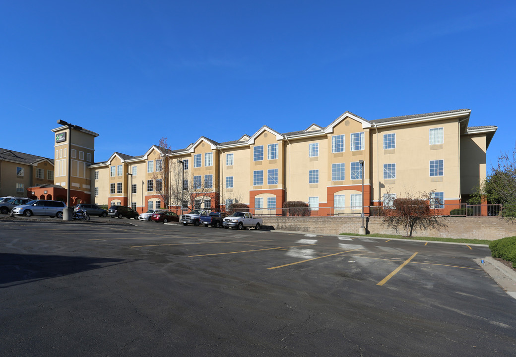 Furnished Studio - Overland Park in Overland Park, KS - Building Photo