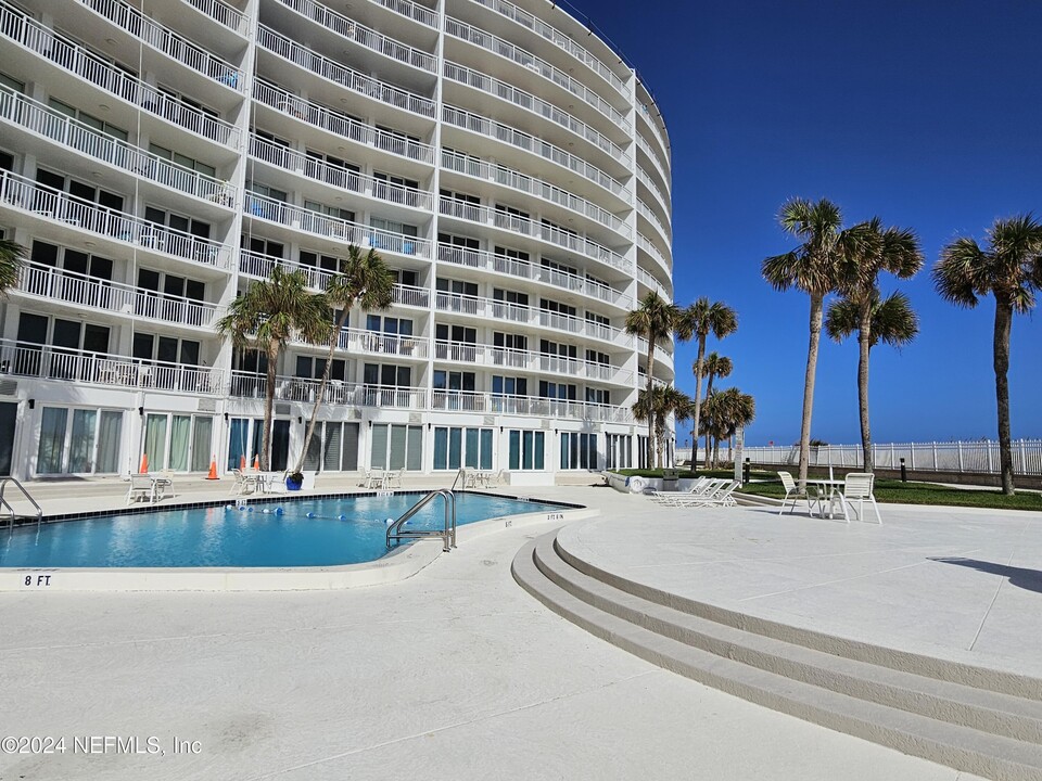 1601 Ocean Dr S in Jacksonville Beach, FL - Building Photo