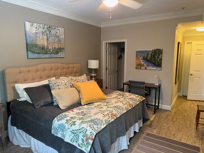 10 E Washington St, Unit 2h in Greenville, SC - Building Photo - Building Photo