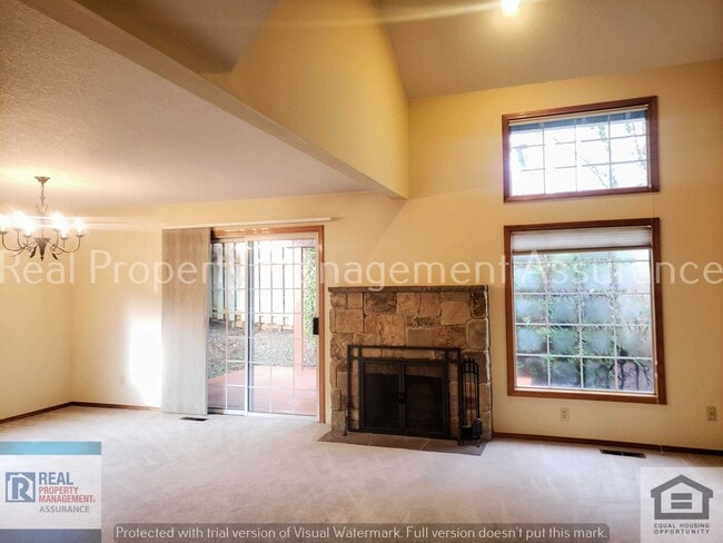 2067 Sunray Cir in West Linn, OR - Building Photo - Building Photo