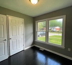 5601 Littleridge Dr in Louisville, KY - Foto de edificio - Building Photo