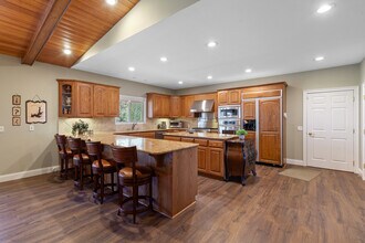 10101 N Pines Rd in Hayden Lake, ID - Building Photo - Building Photo