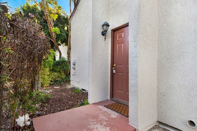 325 Encino Ln in San Clemente, CA - Building Photo - Building Photo