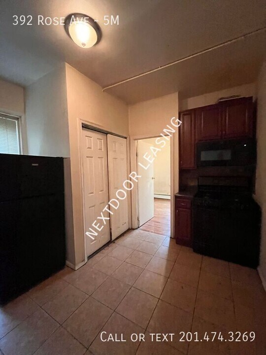 392 Rose Ave in Jersey City, NJ - Building Photo