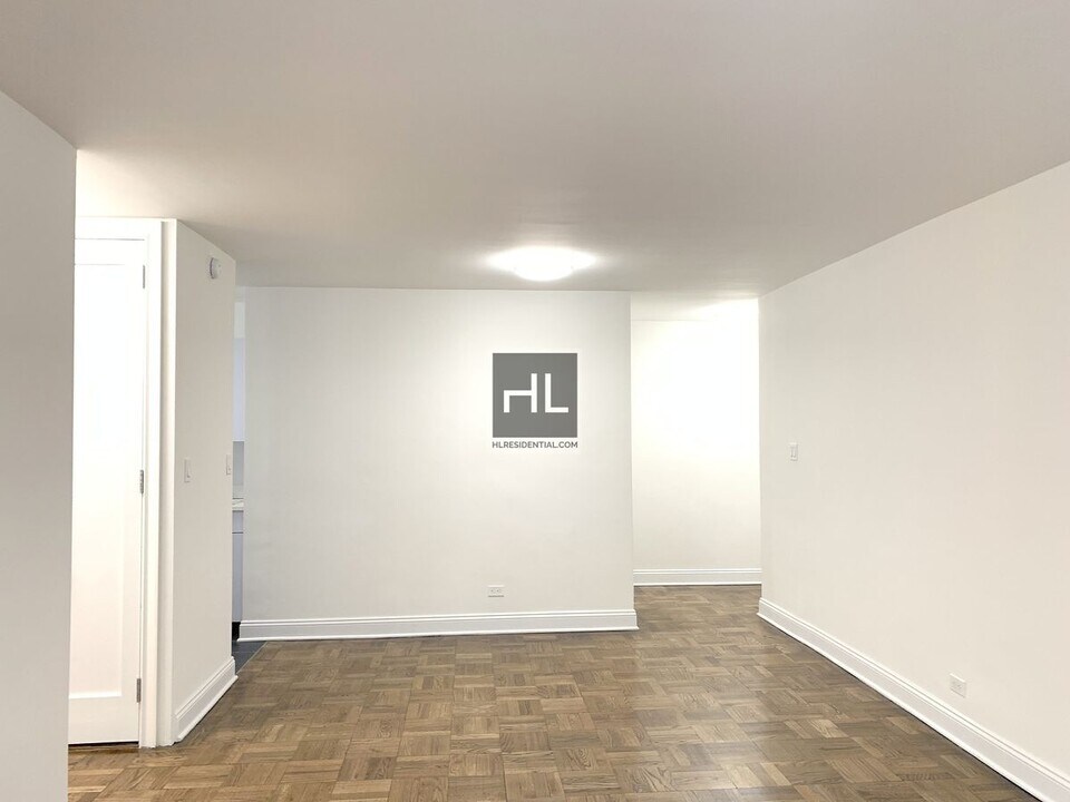 5 AVENUE in New York, NY - Building Photo