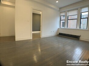 11 Queensberry St, Unit 24 in Boston, MA - Foto de edificio - Building Photo