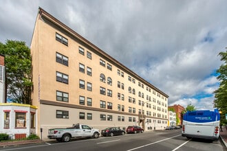 Longfellow Apartments in Cambridge, MA - Foto de edificio - Building Photo