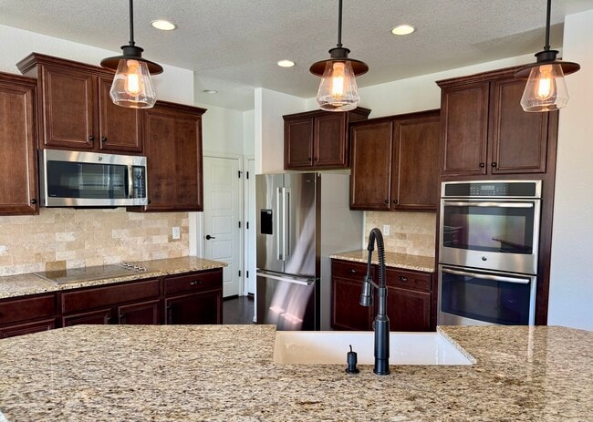 2211 Winding Dr in Longmont, CO - Building Photo - Building Photo