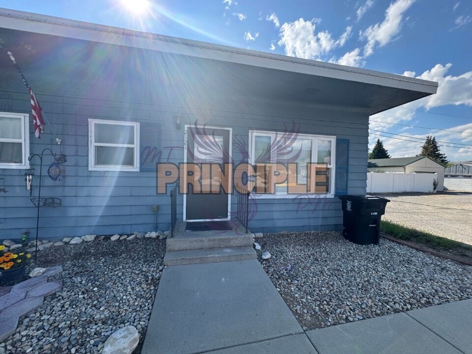 2121 Farragut Ave in Butte, MT - Building Photo