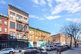 725 Union St in Brooklyn, NY - Foto de edificio - Building Photo