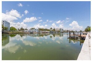 8210 Byron Ave in Miami Beach, FL - Building Photo