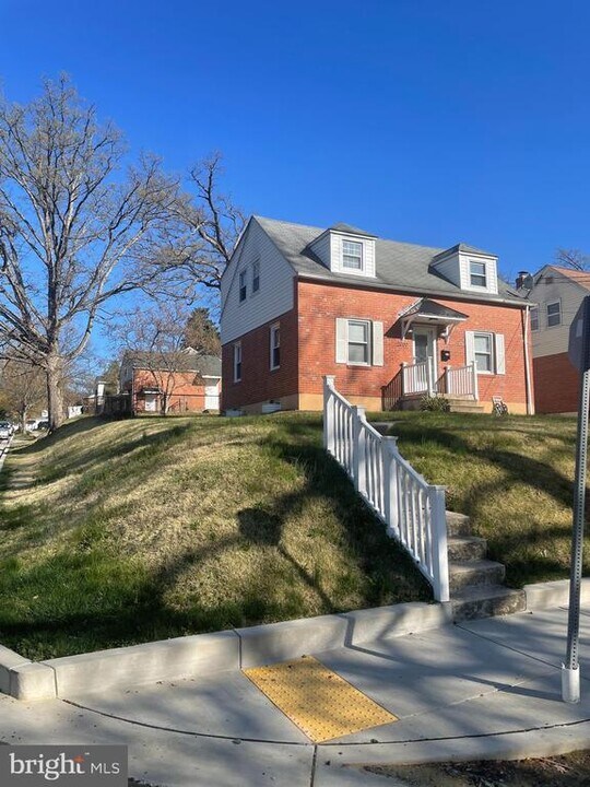3700 Cedar Dr in Baltimore, MD - Building Photo