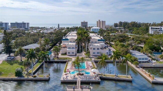 5963 Midnight Pass Rd in Sarasota, FL - Building Photo - Building Photo