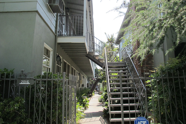 2016 Meridian Ave in South Pasadena, CA - Foto de edificio - Building Photo