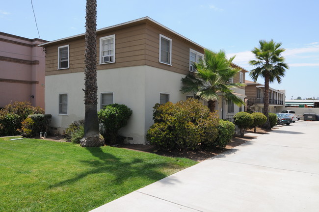 4818-4826 Palm Ave in La Mesa, CA - Foto de edificio - Building Photo