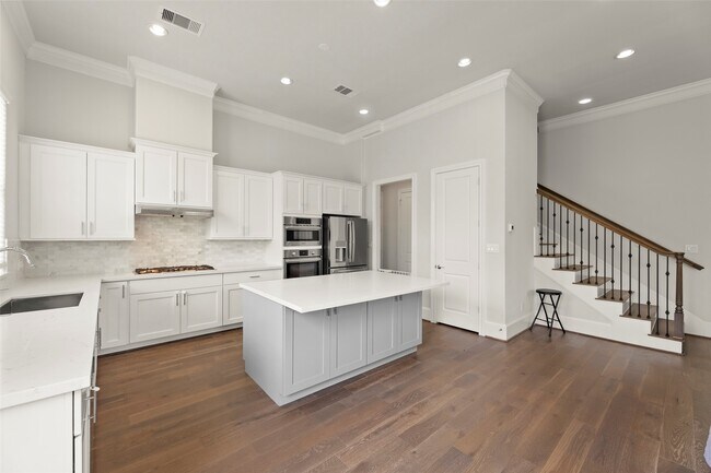 9651 Kings Cross Station in Houston, TX - Building Photo - Building Photo