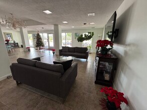 33 S Gulfstream Ave in Sarasota, FL - Foto de edificio - Building Photo