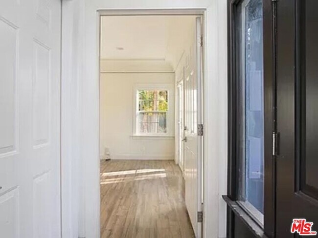 1014 S Orange Dr in Los Angeles, CA - Building Photo - Building Photo