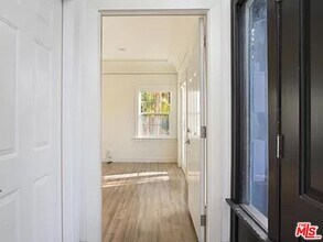 1012 S Orange Dr in Los Angeles, CA - Building Photo - Building Photo