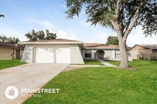 607 Estrada Ln in Kissimmee, FL - Building Photo