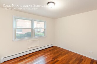 1322 W Lunt Ave in Chicago, IL - Building Photo - Building Photo