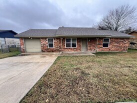 2110 Lago Trail in Killeen, TX - Building Photo