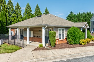 Windhill and Windhill Court in Greensboro, NC - Building Photo - Building Photo