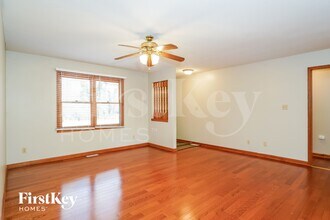 873 E Cragmont Dr in Indianapolis, IN - Foto de edificio - Building Photo