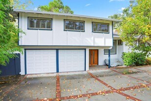 2010 Santa Cruz Ave in Menlo Park, CA - Building Photo