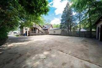 2551 Eastern Ave SE, Unit 1 in Grand Rapids, MI - Foto de edificio - Building Photo