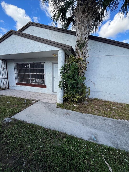 18182 NW 41st Pl in Miami Gardens, FL - Building Photo