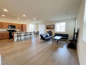 8520 Little Fox St in Las Vegas, NV - Building Photo - Building Photo