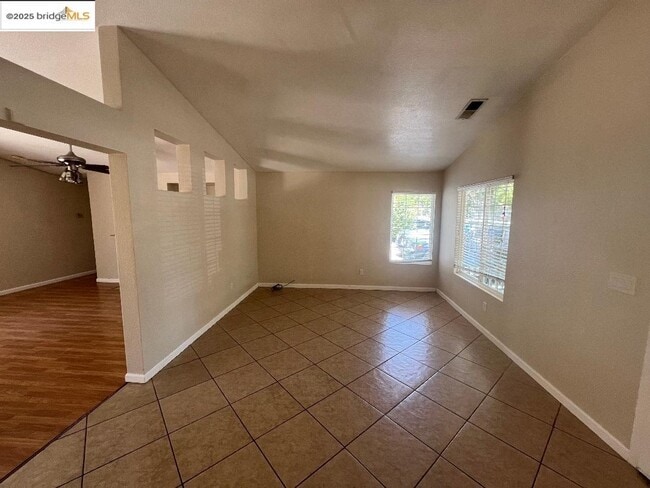 3033 Mills Dr in Brentwood, CA - Building Photo - Building Photo