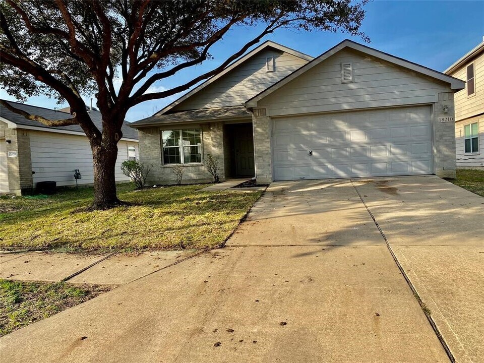 18210 Hammondsport Ln in Cypress, TX - Building Photo