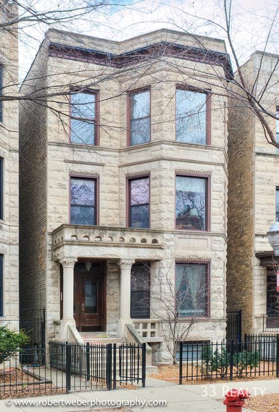 property at 826 W Newport Ave