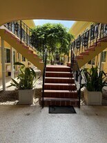 65 Washington Ave in Miami Beach, FL - Building Photo