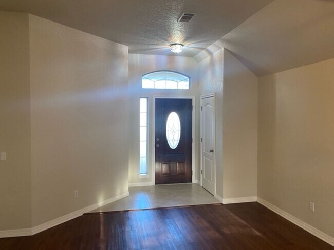 102 Kathi Ln in Georgetown, TX - Building Photo - Building Photo