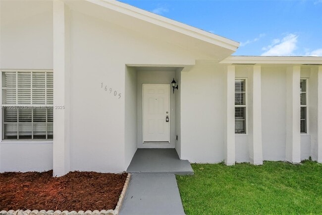 16905 SW 106th Ct in Miami, FL - Building Photo - Building Photo