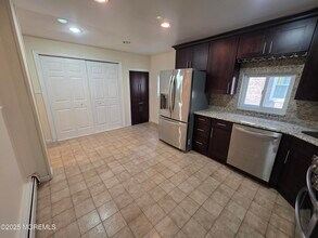 122 Jewett Ave in Jersey City, NJ - Building Photo - Building Photo