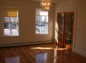 31 Seattle St, Unit T in Boston, MA - Foto de edificio - Building Photo