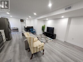 174 Trail Blvd in Springwater, ON - Building Photo - Building Photo