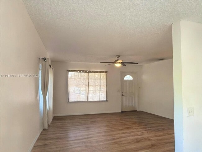 2671 NW 87th Ln in Sunrise, FL - Building Photo - Building Photo